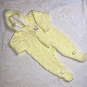 Vintage gender neutral yellow knit pointy hat bunting